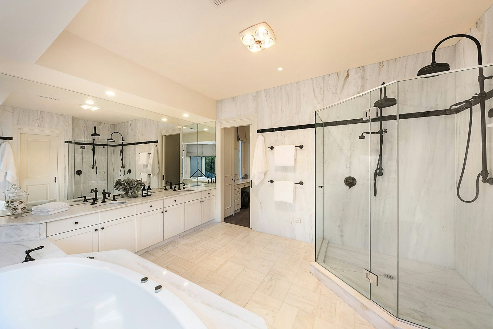 17 Glenbrook Avenue, Malvern East, VIC