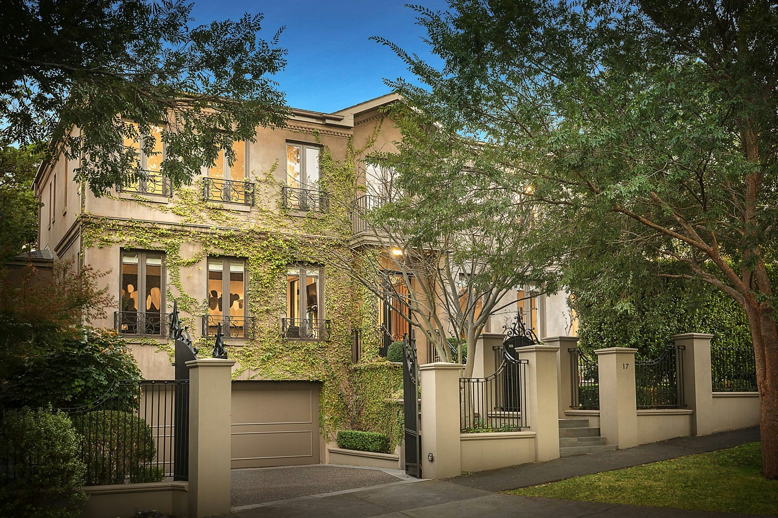 17 Glenbrook Avenue, Malvern East, VIC