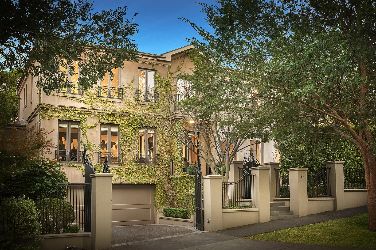 17 Glenbrook Avenue, Malvern East, VIC