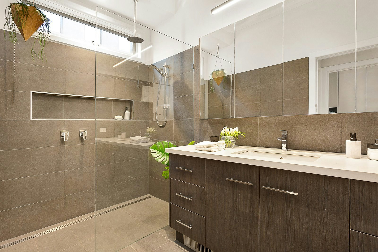 16 Cloverdale Road, Glen Iris, VIC