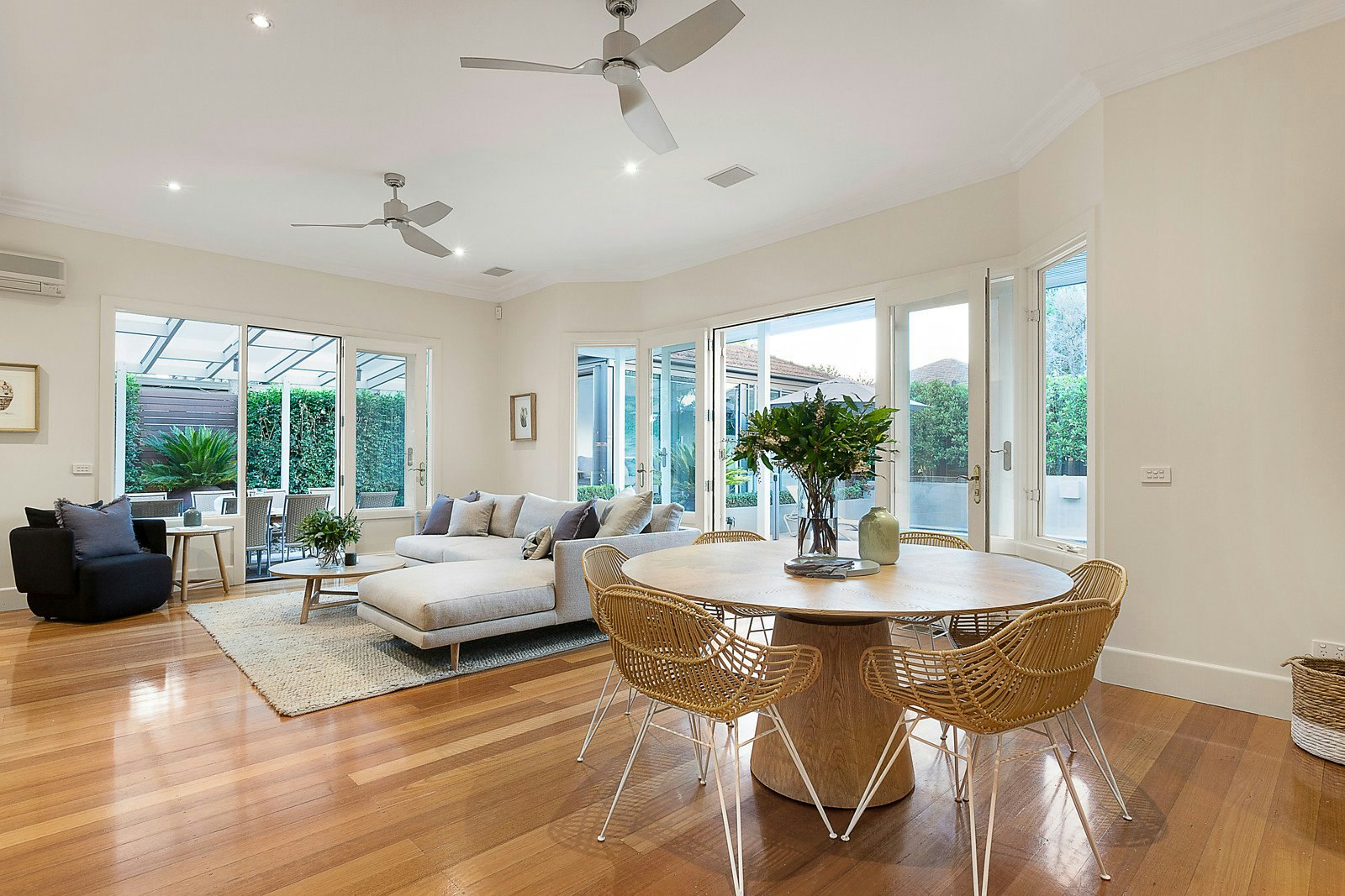 16 Cloverdale Road, Glen Iris, VIC