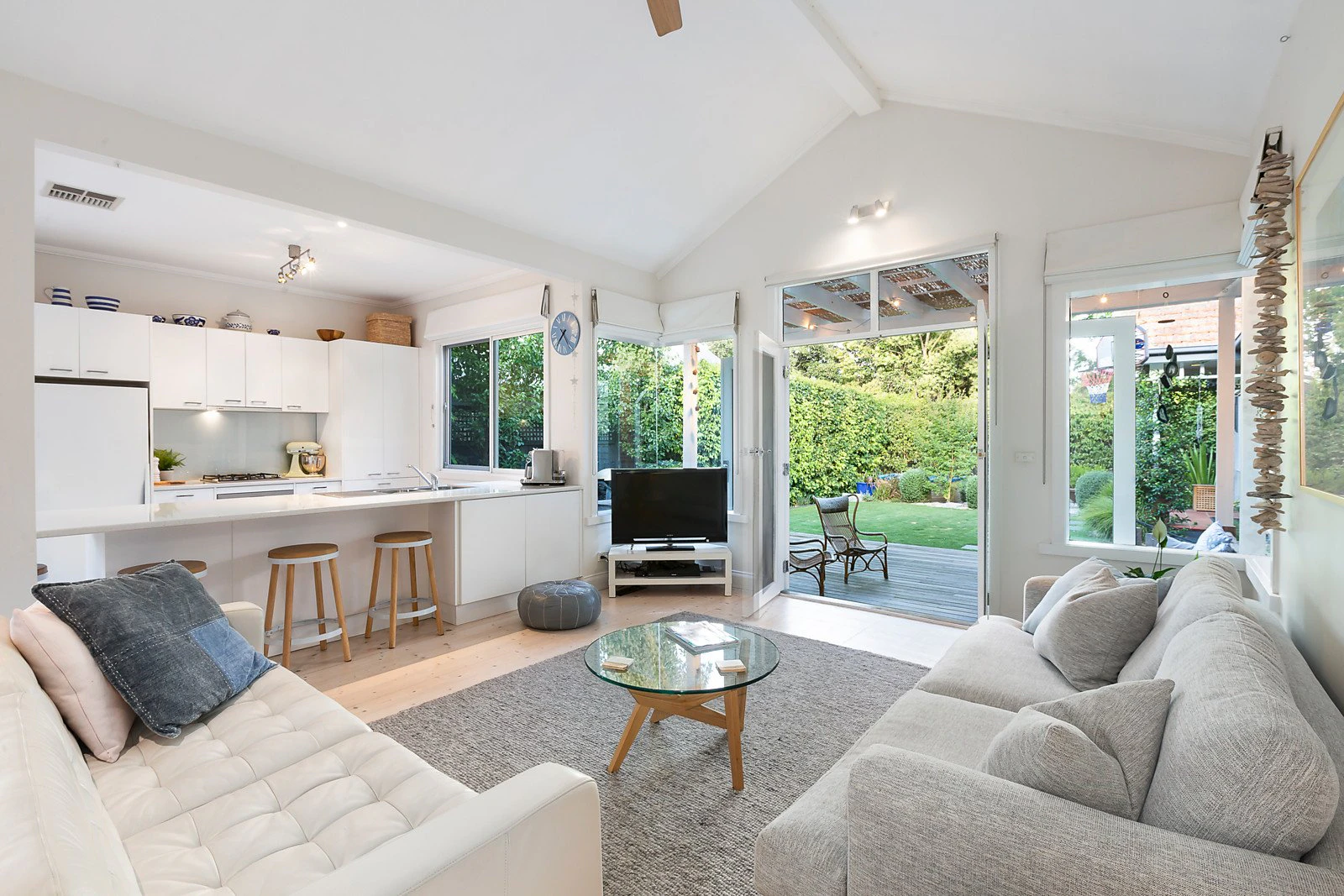 12 Irymple Avenue, Kew East, VIC