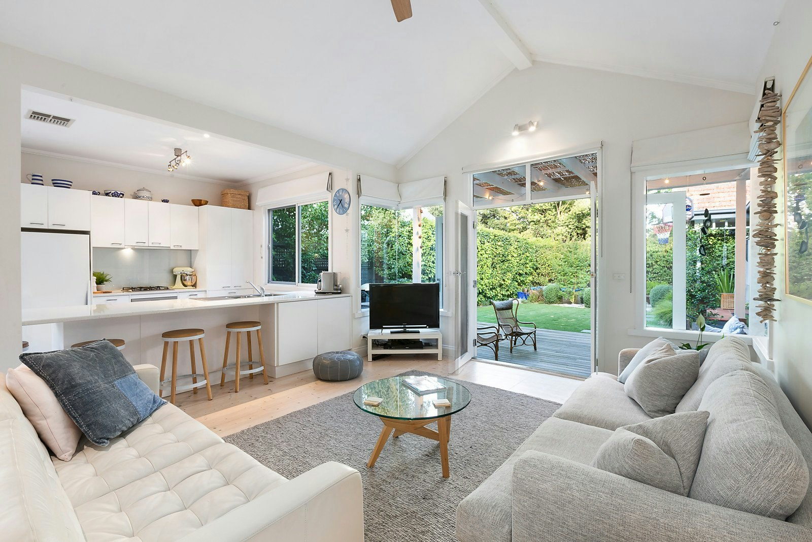 12 Irymple Avenue, Kew East, VIC