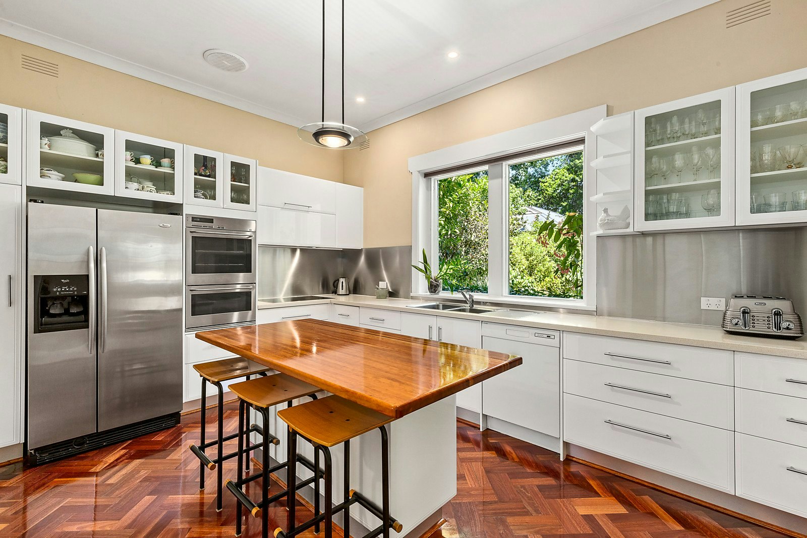 15 Victoria Crescent, Mont Albert, VIC