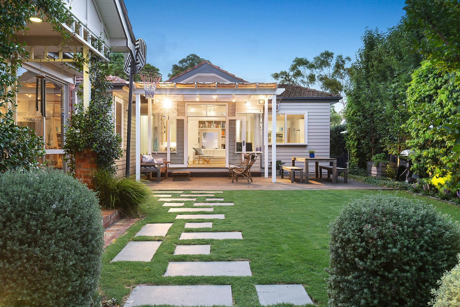 12 Irymple Avenue, Kew East, VIC