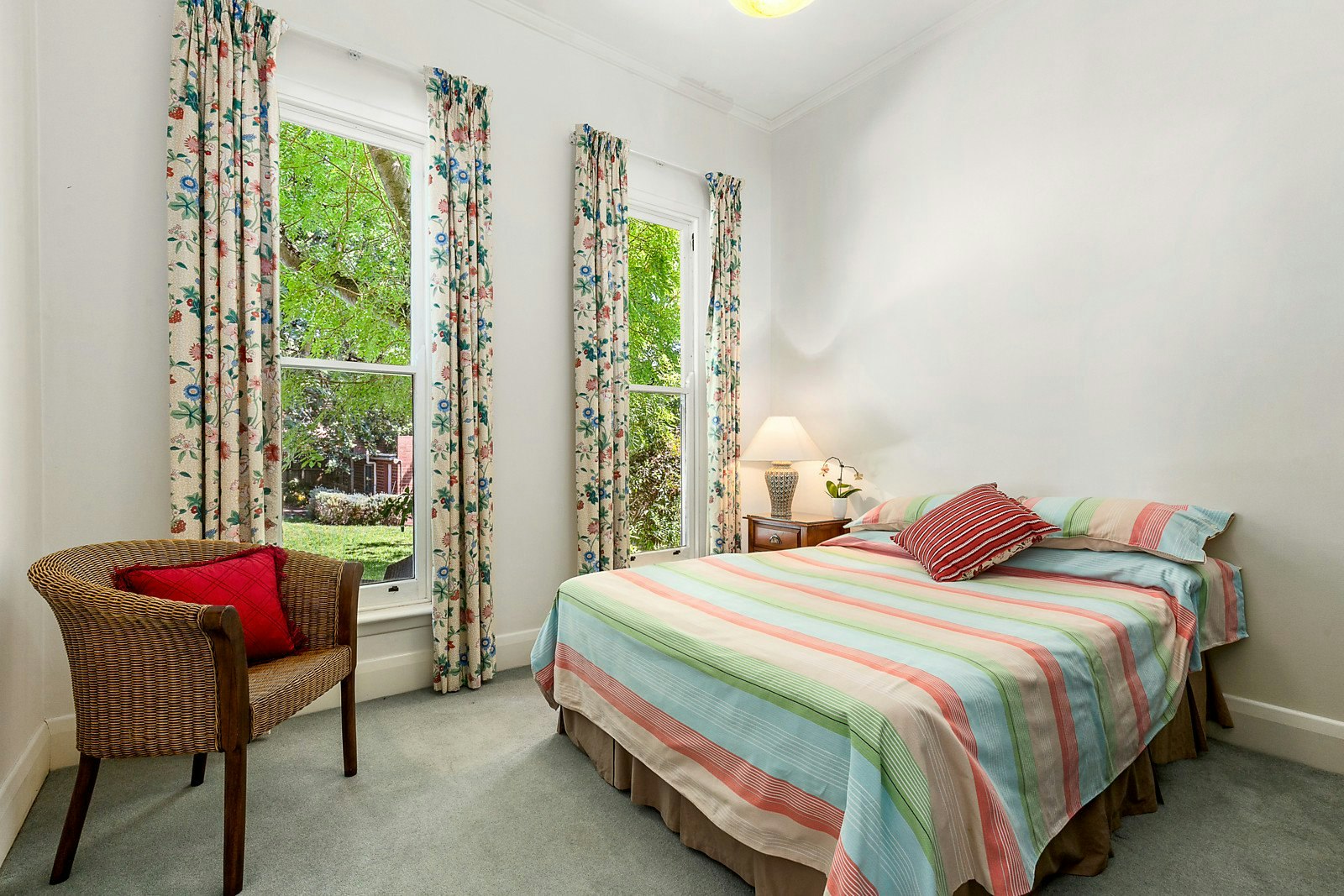 15 Victoria Crescent, Mont Albert, VIC