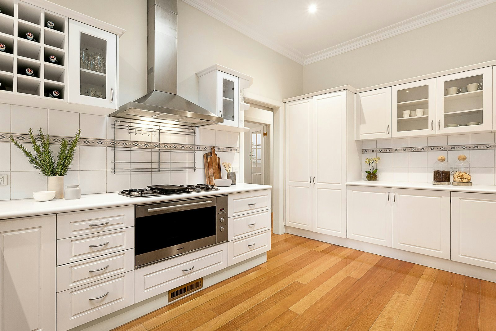 16 Cloverdale Road, Glen Iris, VIC