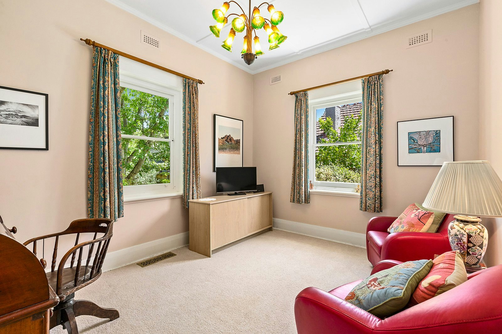 15 Victoria Crescent, Mont Albert, VIC