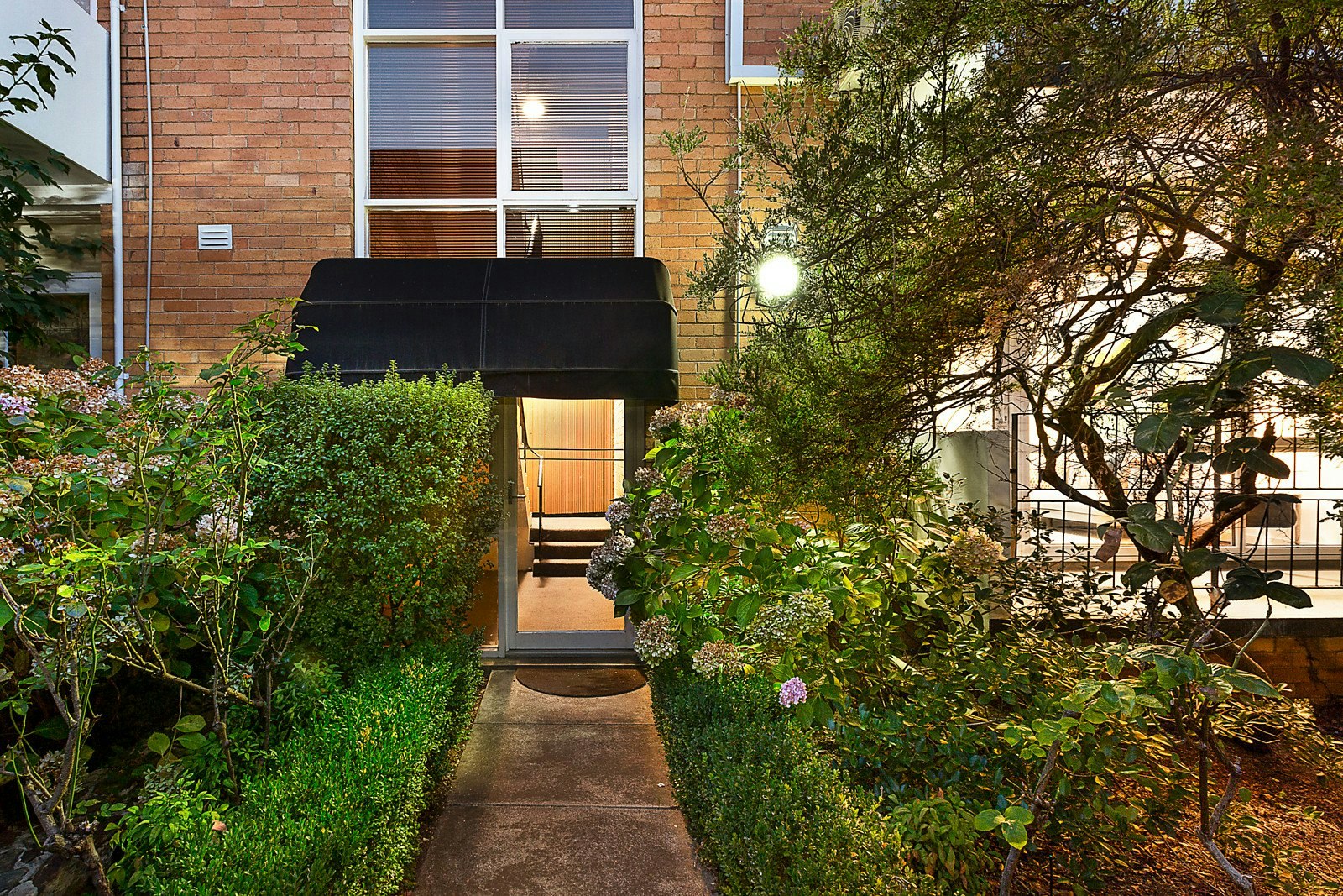 1/2 Maple Grove, Toorak, VIC