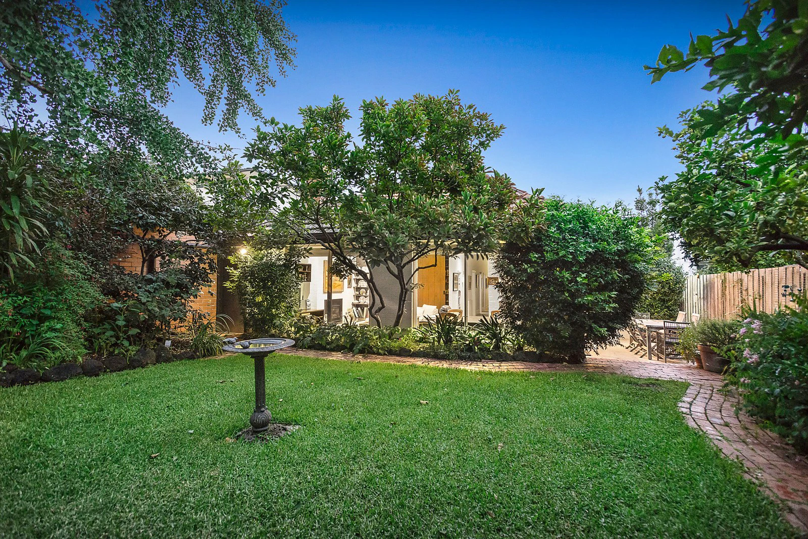 25 Woodside Crescent, Toorak, VIC