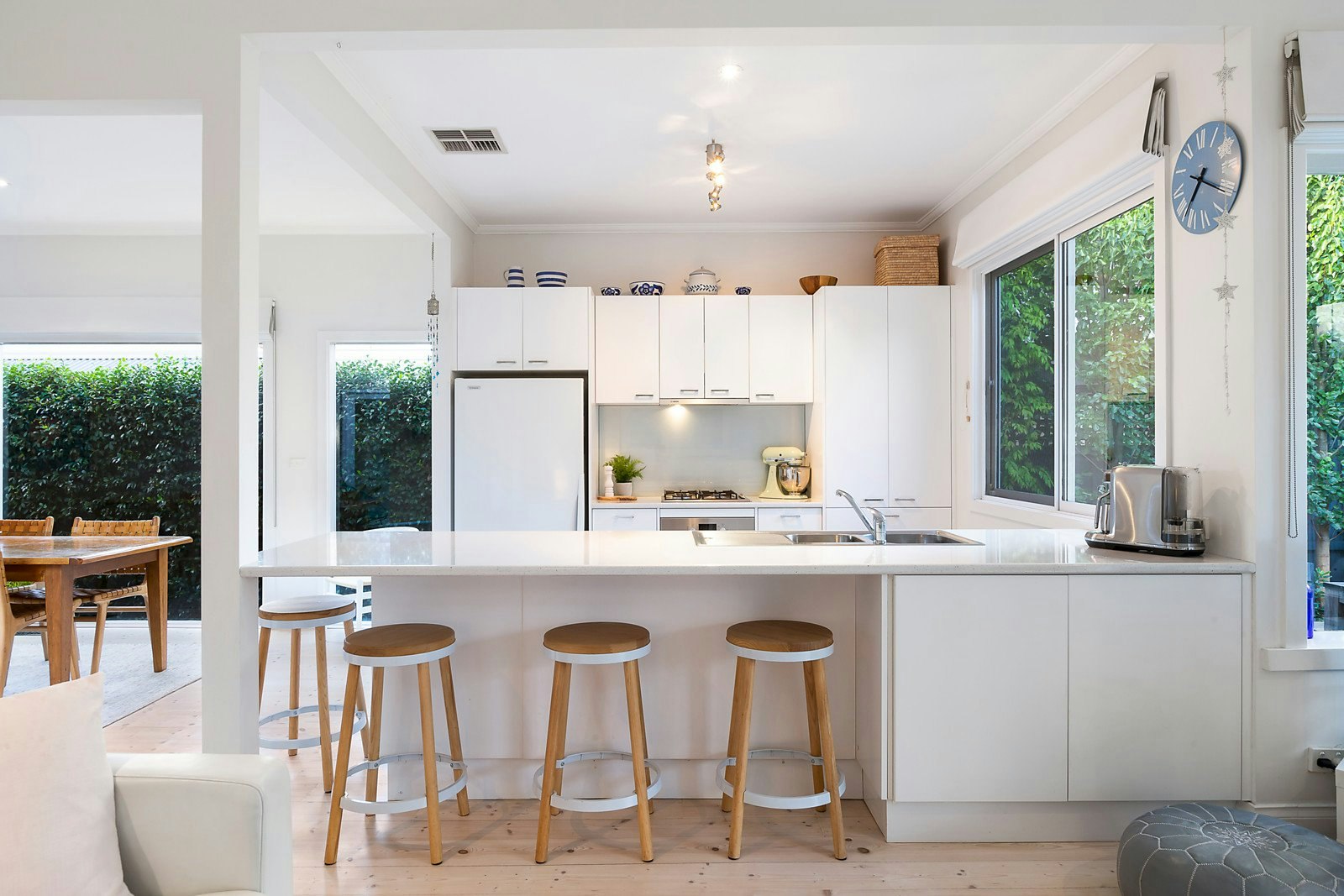 12 Irymple Avenue, Kew East, VIC