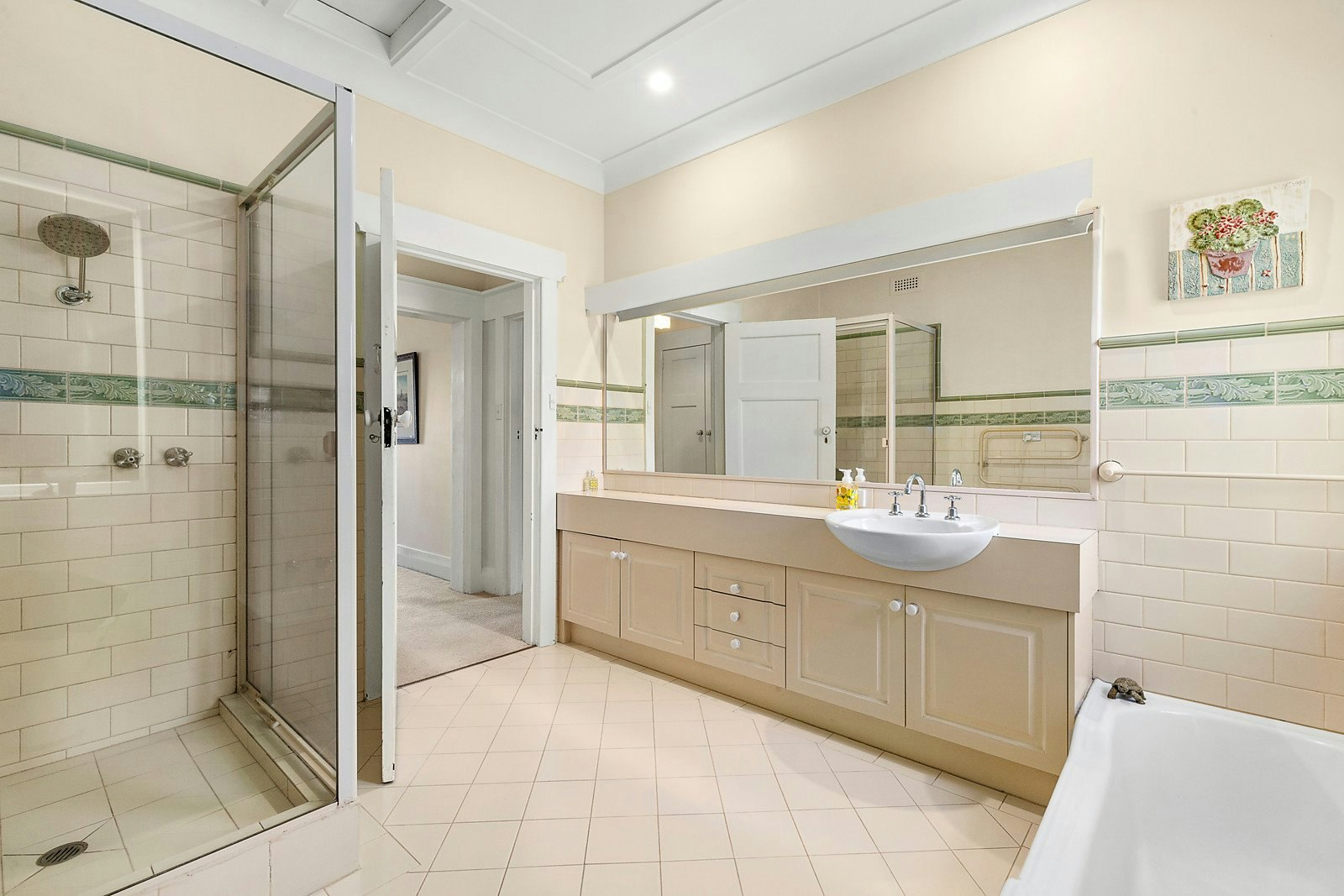 15 Victoria Crescent, Mont Albert, VIC