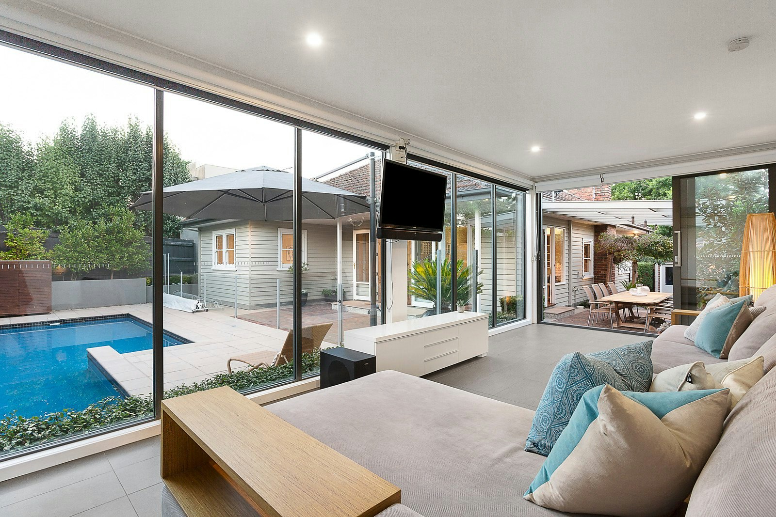 16 Cloverdale Road, Glen Iris, VIC