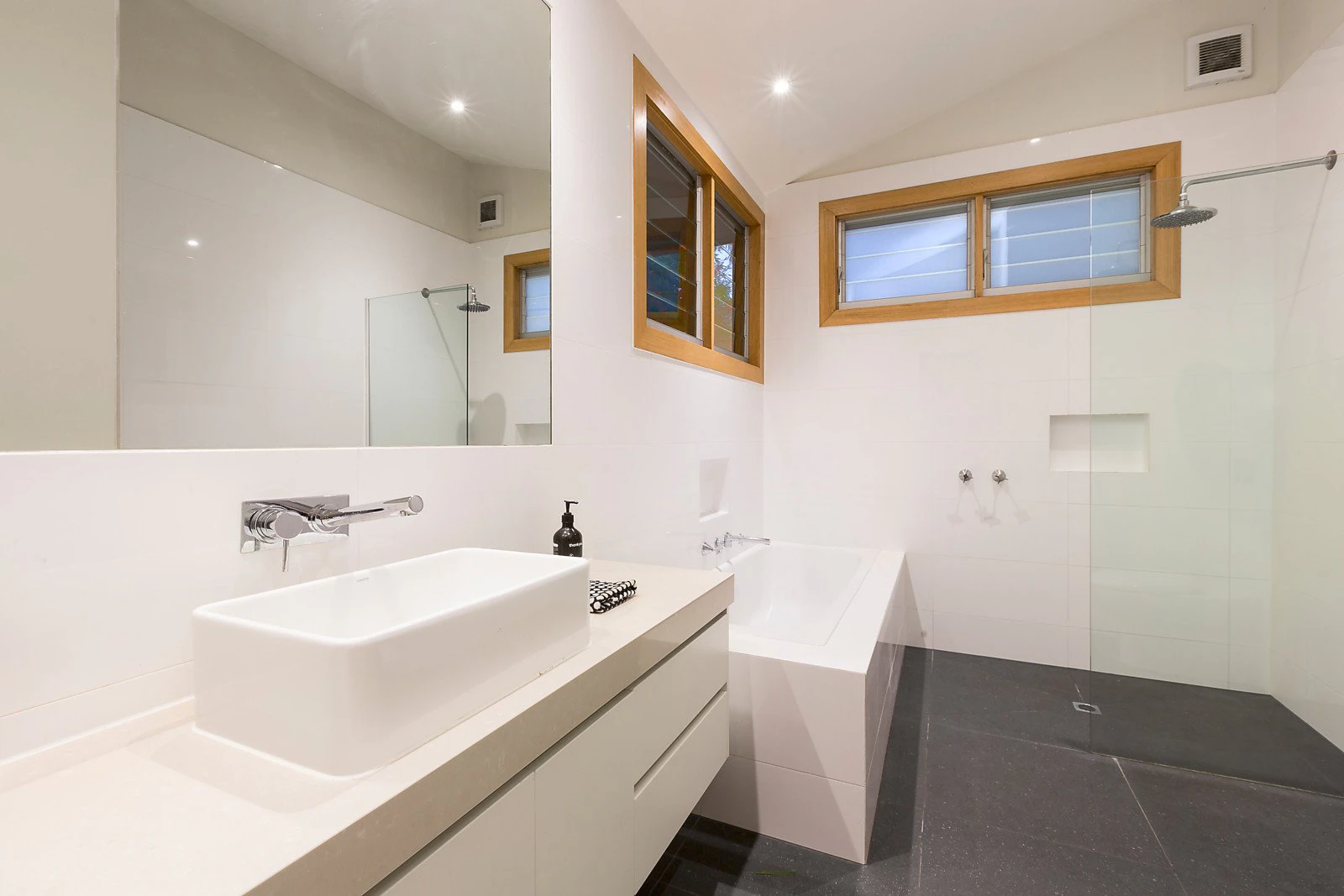 8 Hastings Street, Hampton, VIC