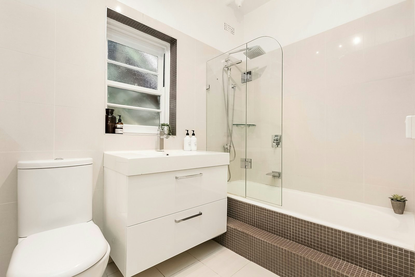 1/4 Southey Court, Elwood, VIC