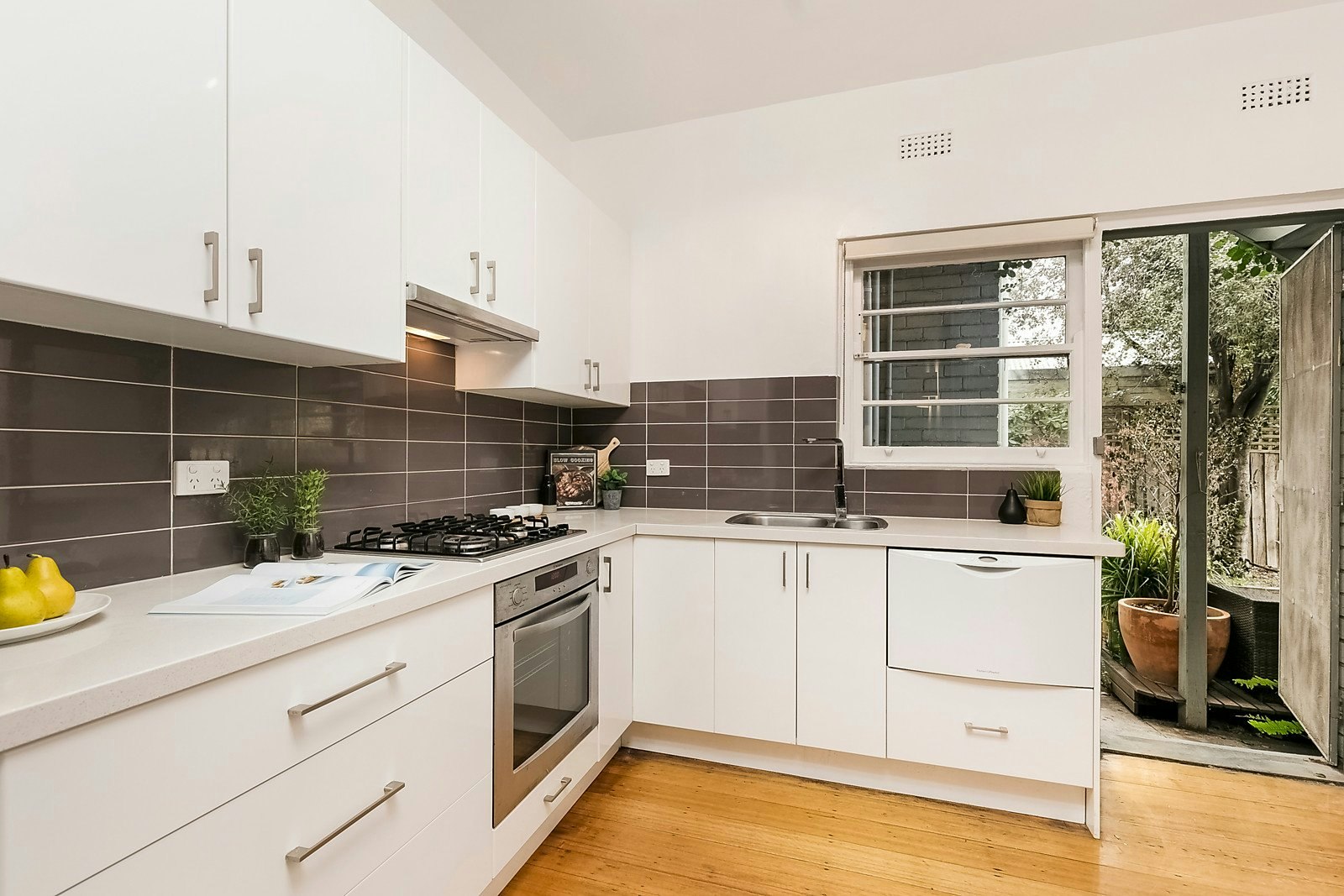 1/4 Southey Court, Elwood, VIC