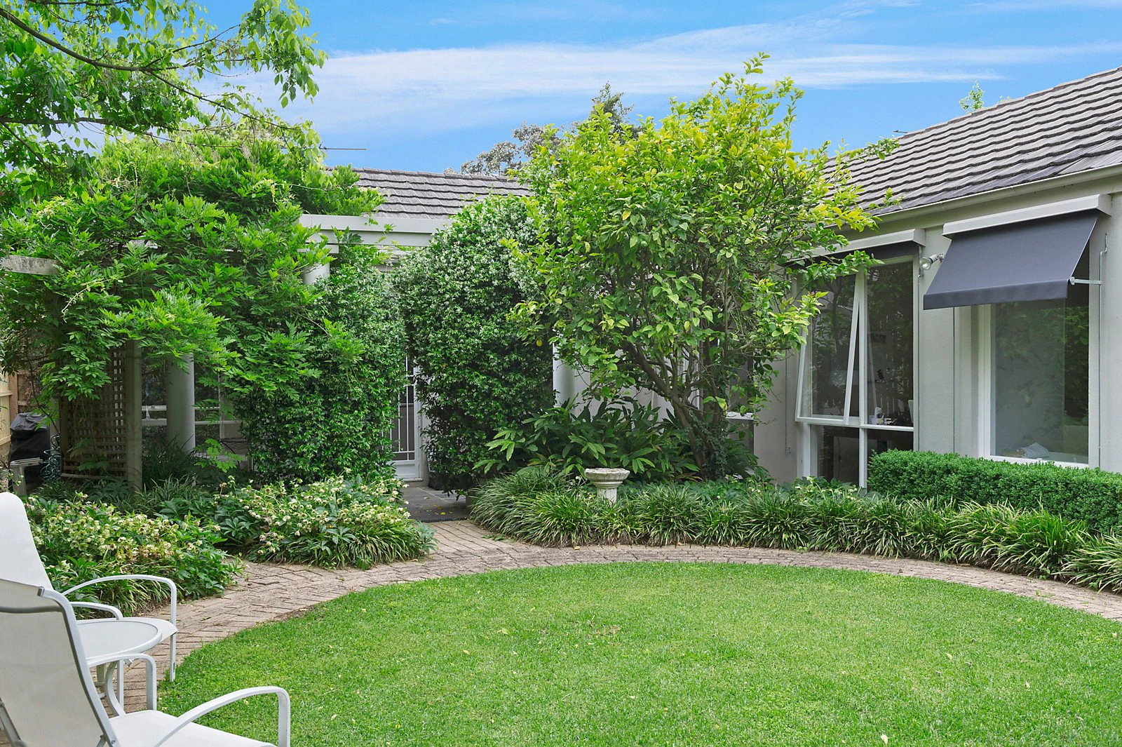 11A Rostrevor Parade, Mont Albert, VIC