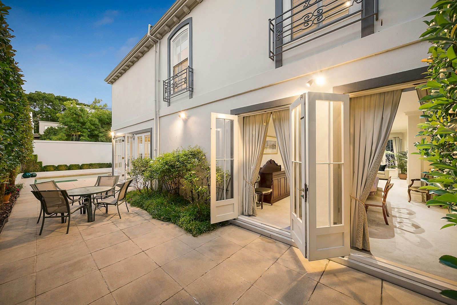 1 Cloverdale Avenue, Toorak, VIC