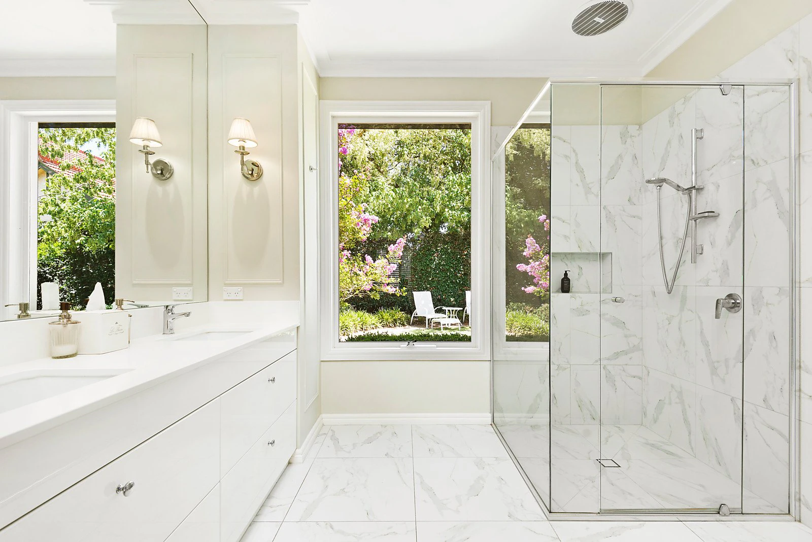 11A Rostrevor Parade, Mont Albert, VIC