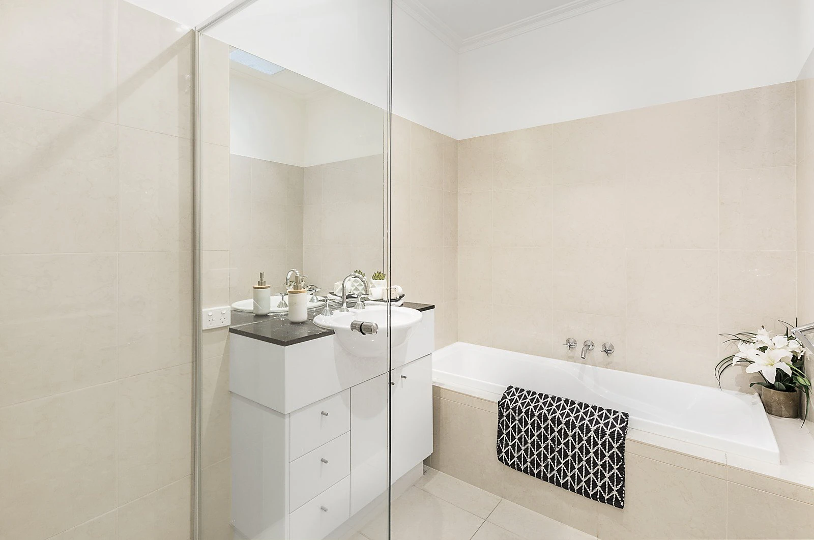 1/114 Guildford Road, Surrey Hills, VIC