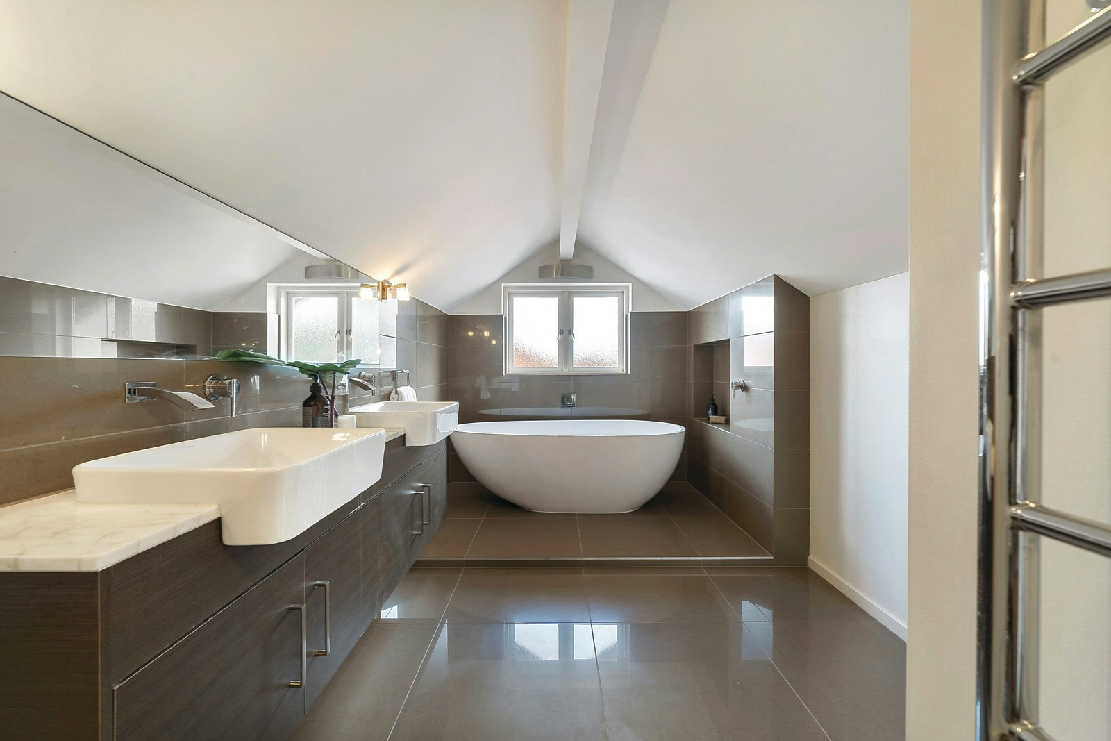 10 Elphin Grove, Canterbury, VIC