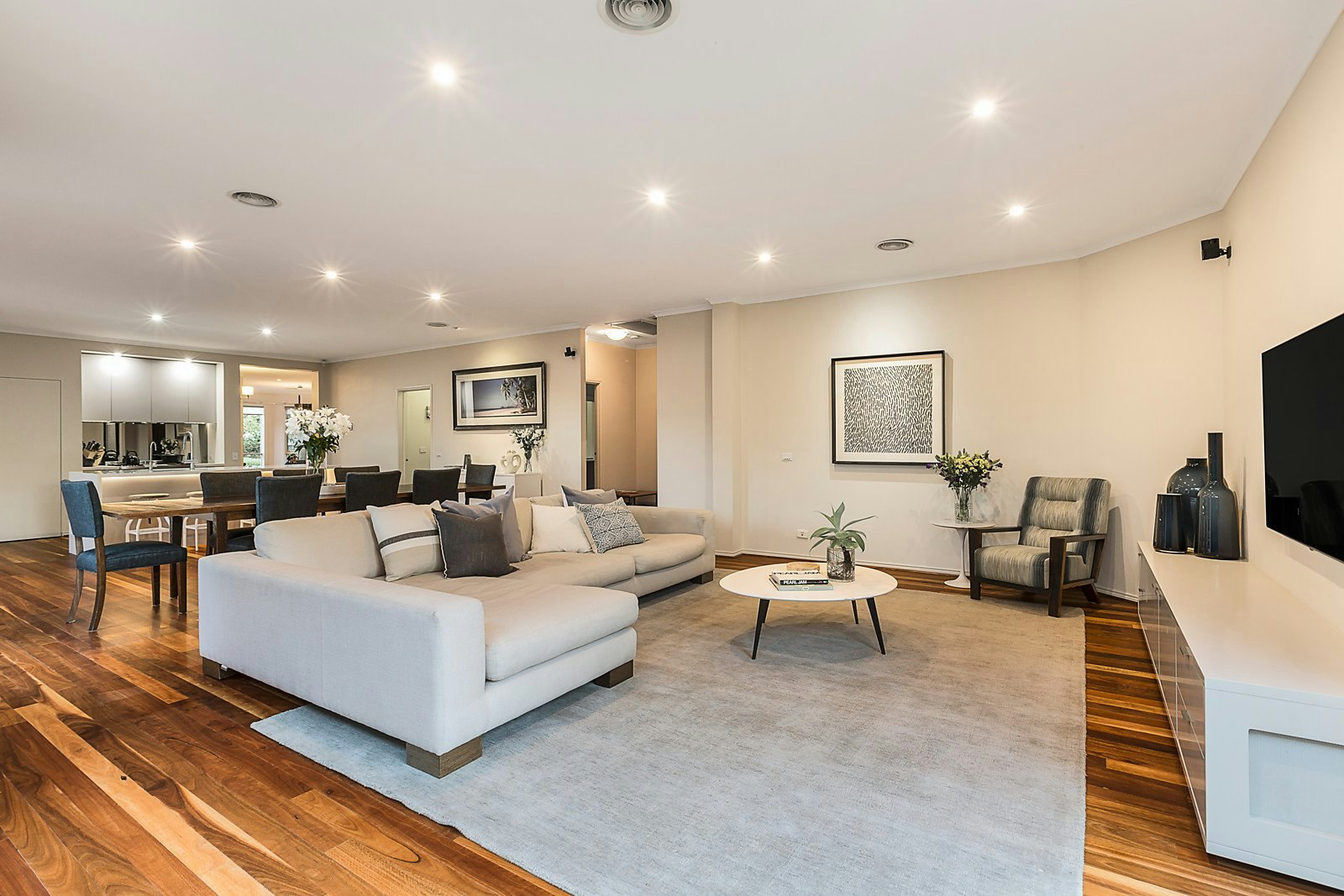 2 Barnard Grove, Kew, VIC