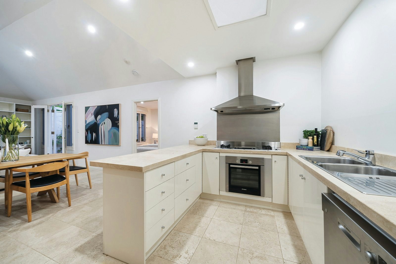 2A Woodside Crescent, Toorak, VIC