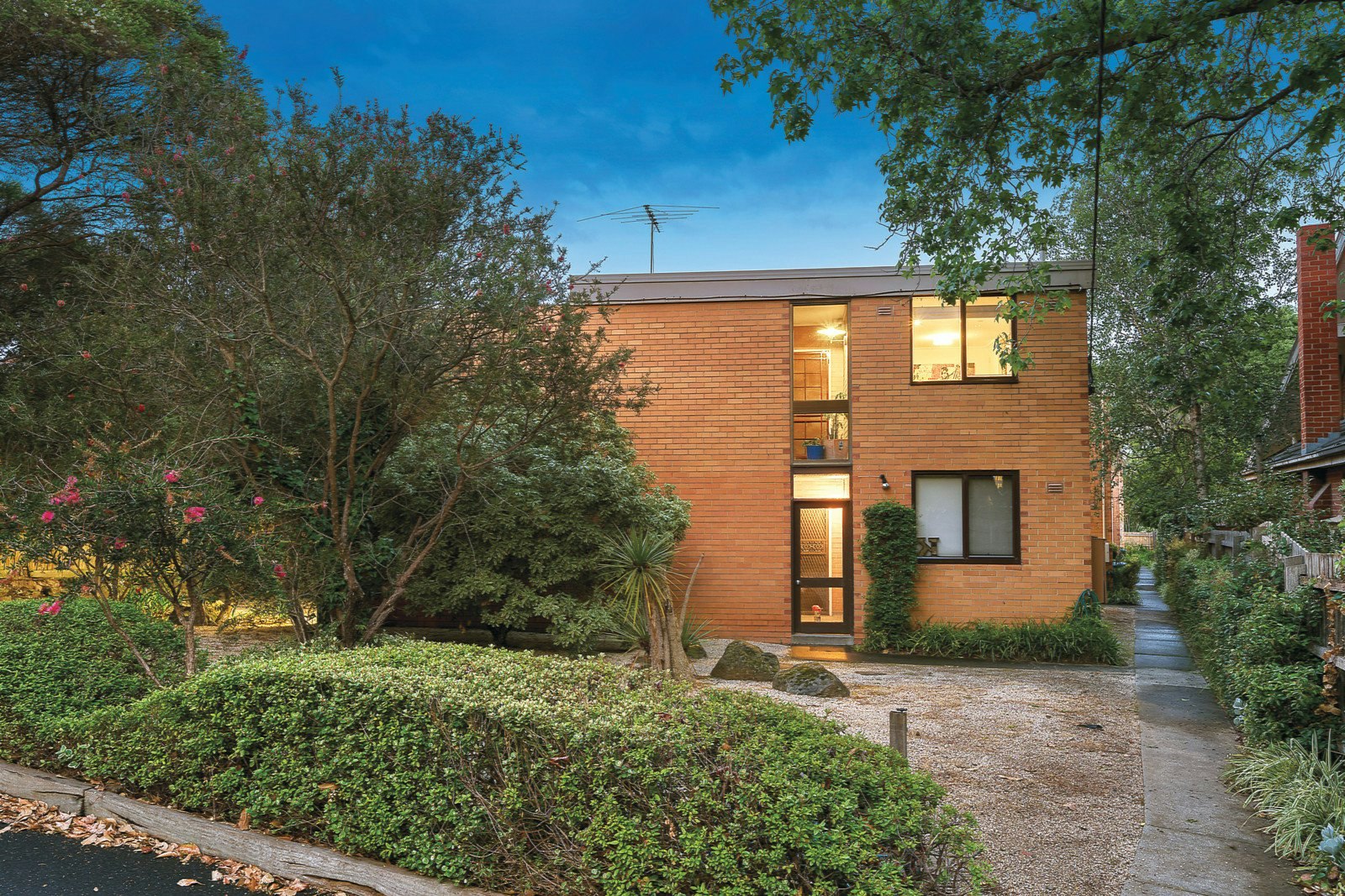 2/10 Ferncroft Avenue, Malvern East, VIC