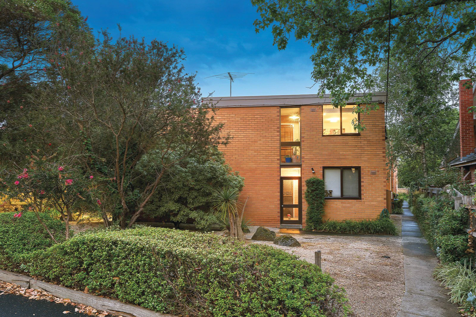 2/10 Ferncroft Avenue, Malvern East, VIC