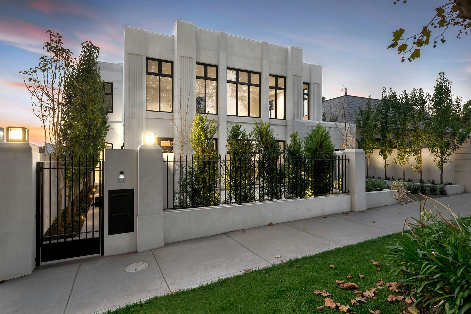 1 Huntingtower Road, Armadale, VIC