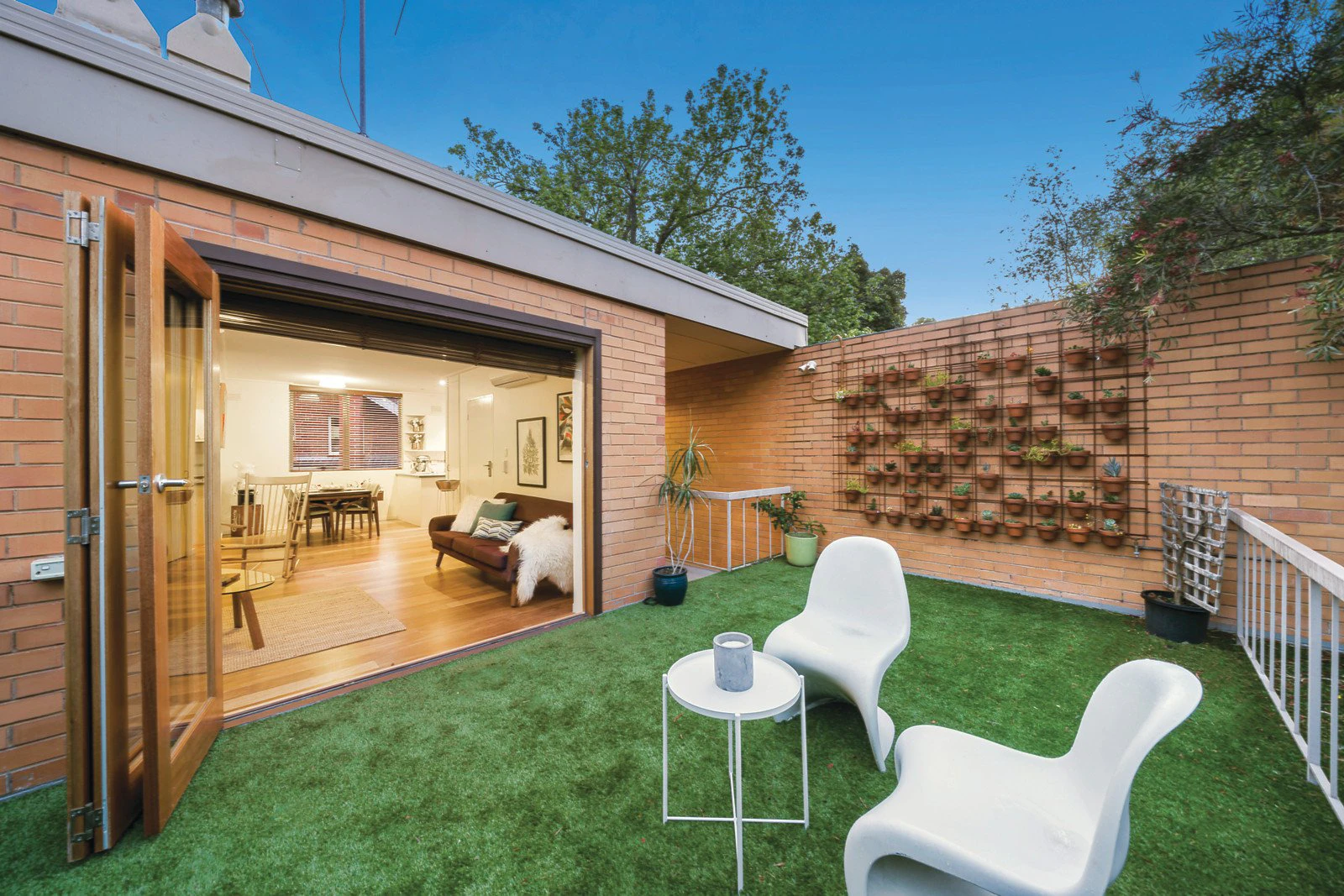 2/10 Ferncroft Avenue, Malvern East, VIC