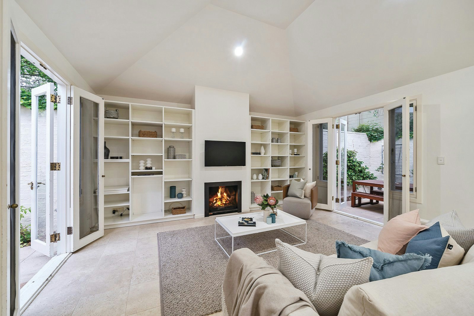 2A Woodside Crescent, Toorak, VIC