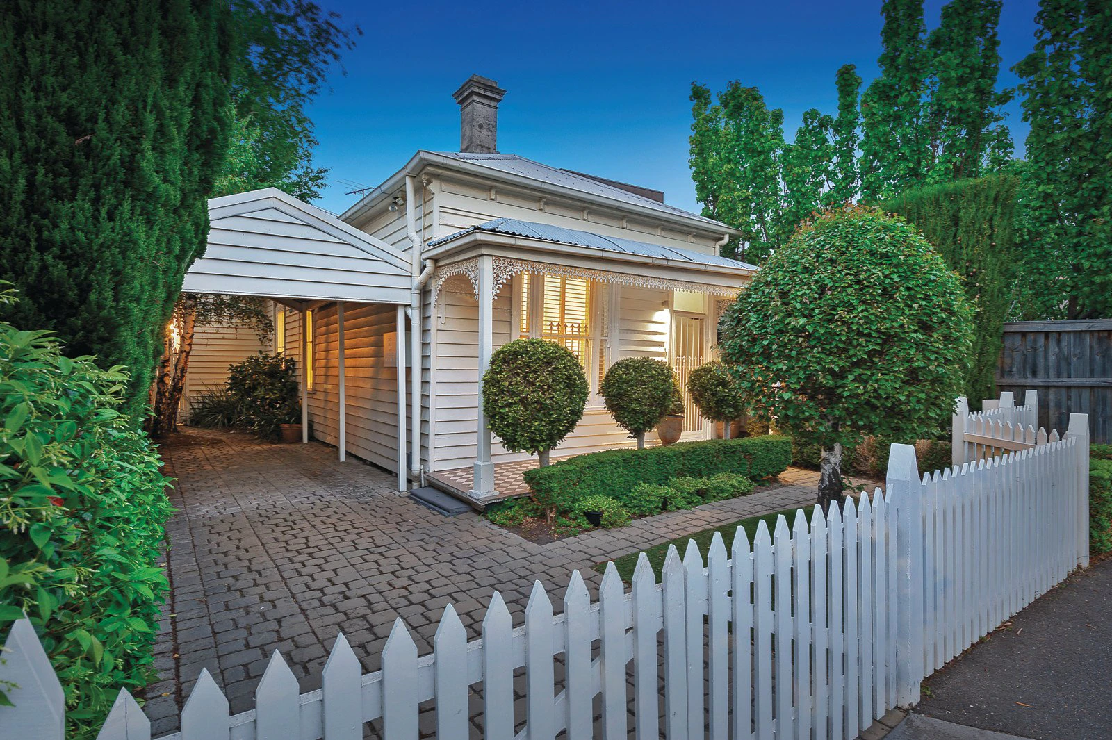 17 Railway Avenue, Armadale, VIC