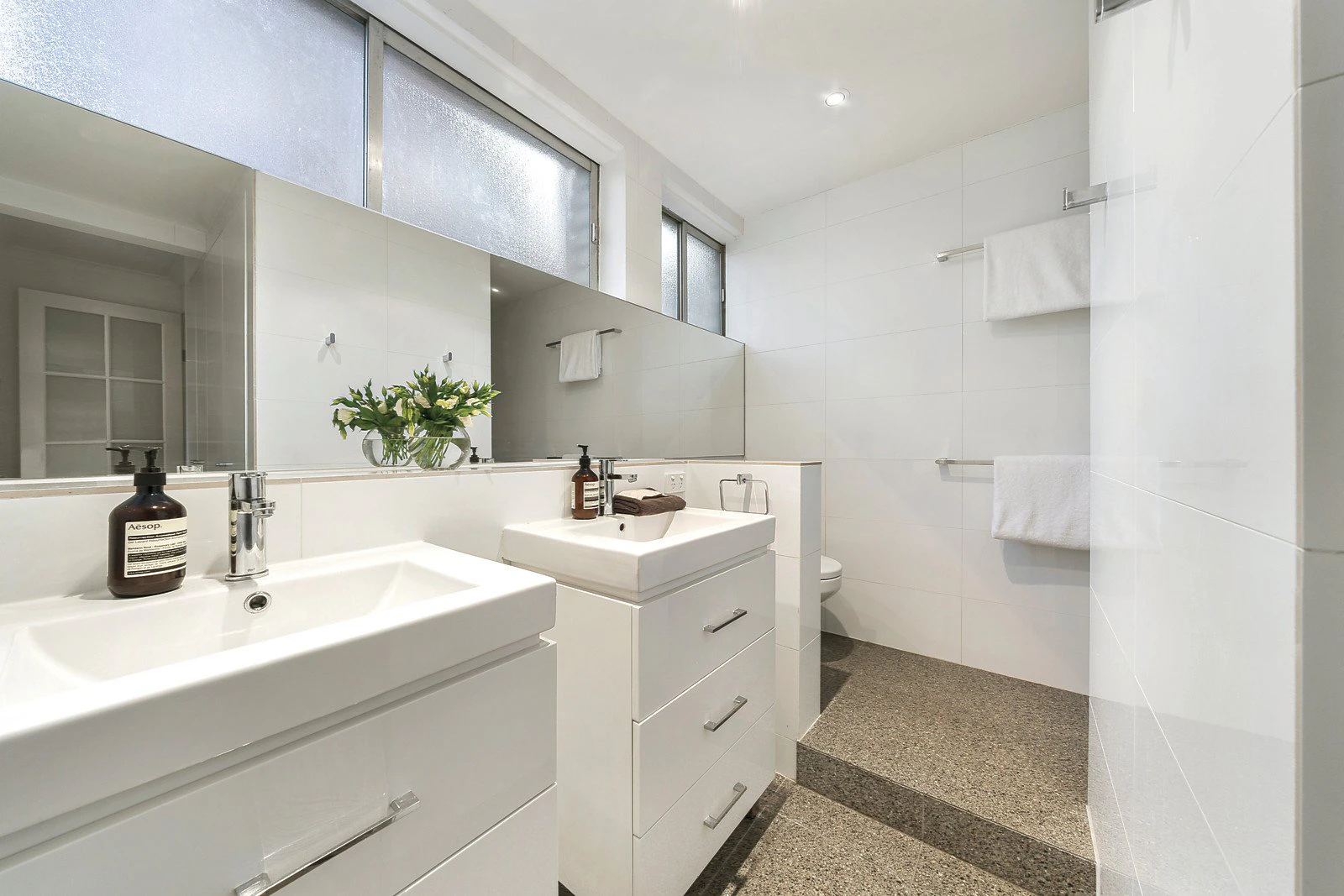 2/3 Lansell Court, Toorak, VIC