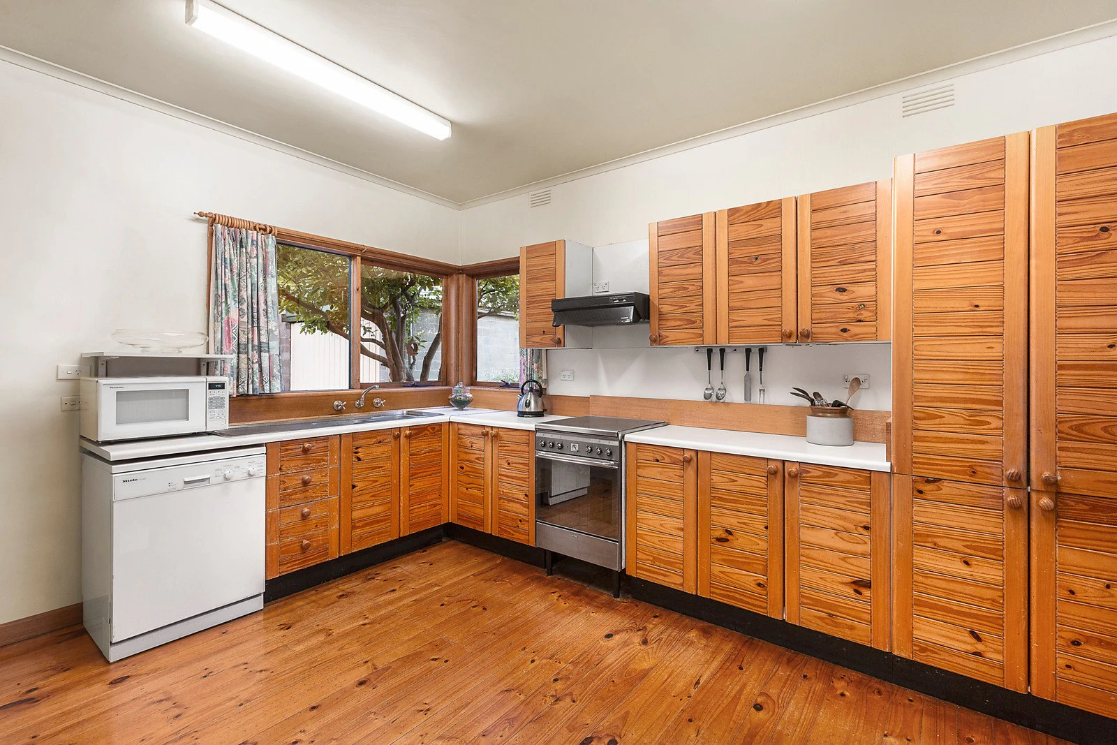 28 Redvers Street, Surrey Hills, VIC