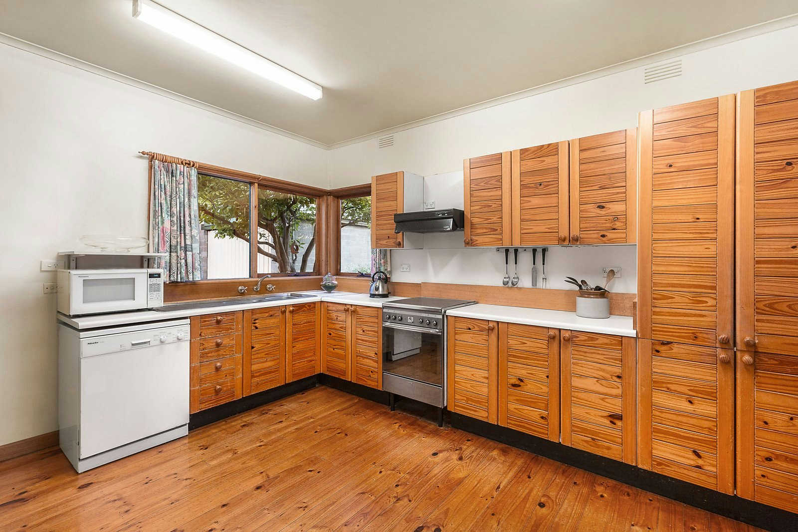 28 Redvers Street, Surrey Hills, VIC