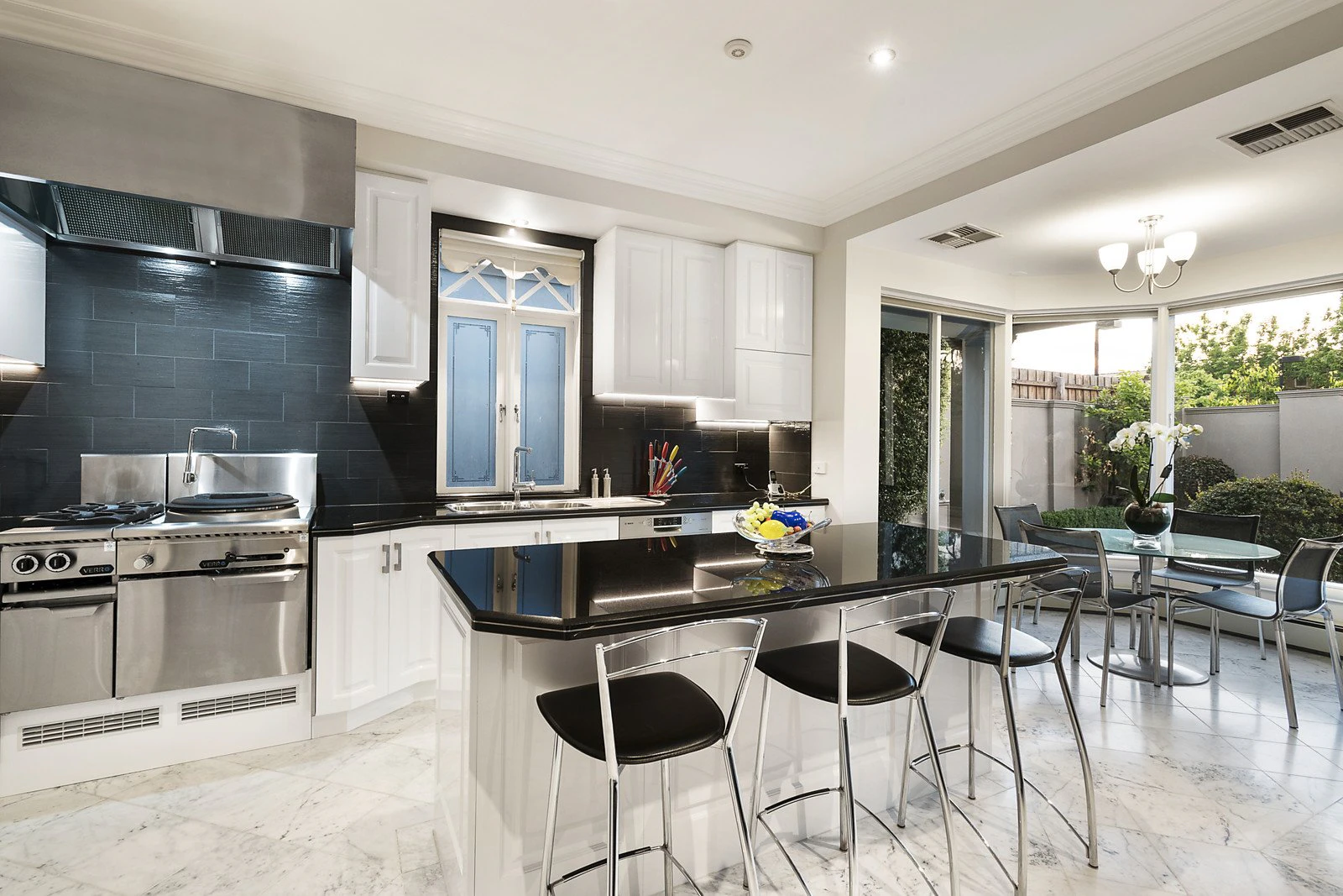 3 Balmerino Avenue, Toorak, VIC