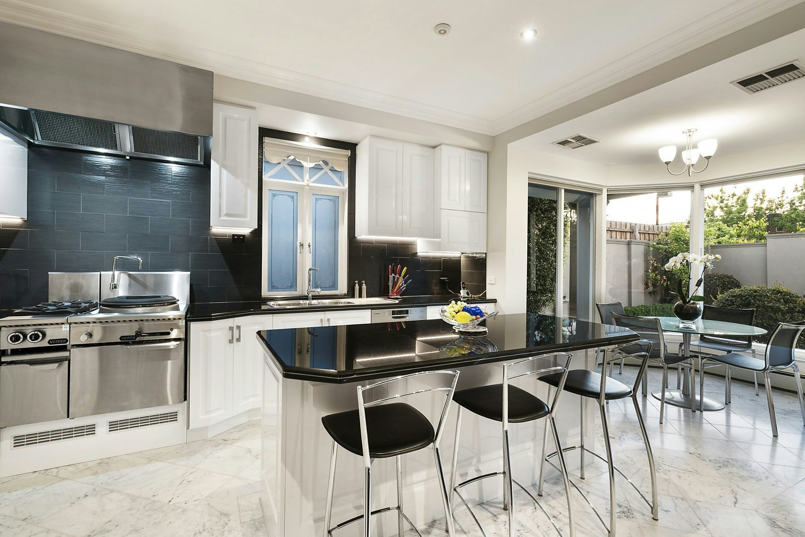 3 Balmerino Avenue, Toorak, VIC