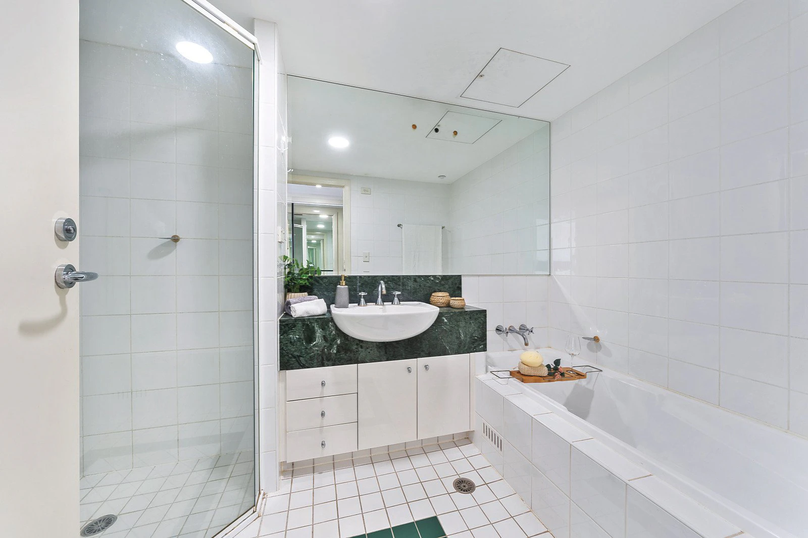 102/127 Beach Street, Port Melbourne, VIC