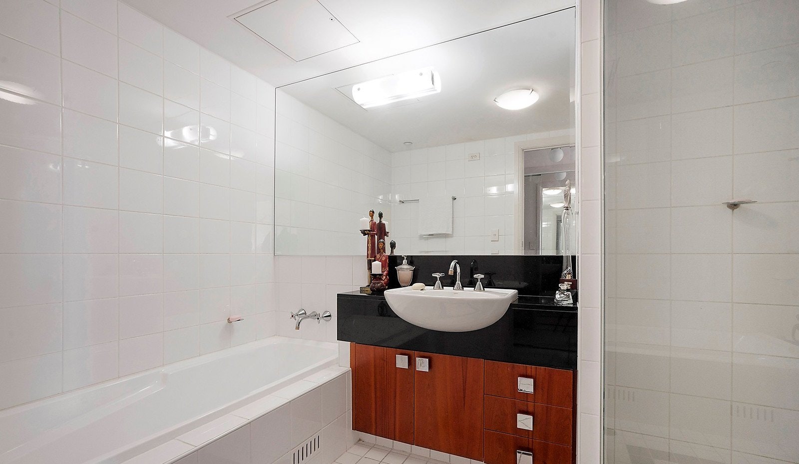 203/127 Beach Street, Port Melbourne, VIC