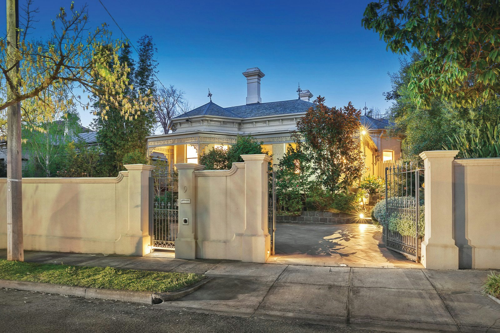 9 Woodside Crescent, Toorak, VIC