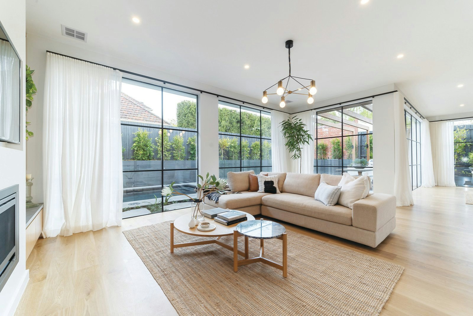 14 Orrong Crescent, Camberwell, VIC