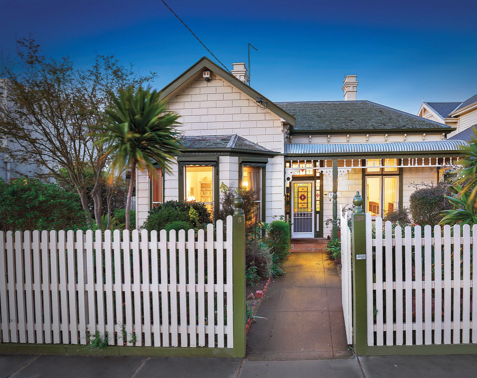 15 Valentine Grove, Armadale, VIC