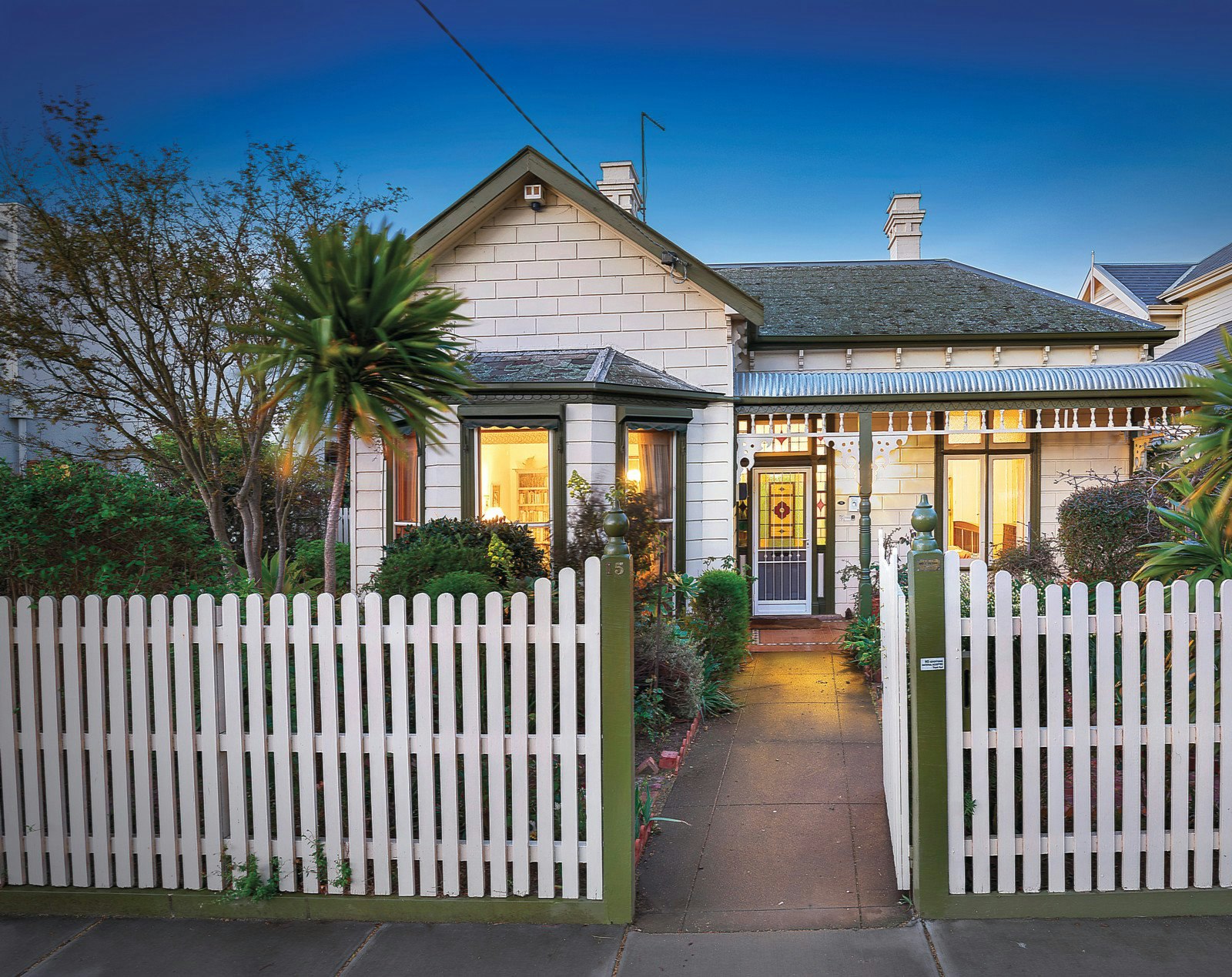 15 Valentine Grove, Armadale, VIC