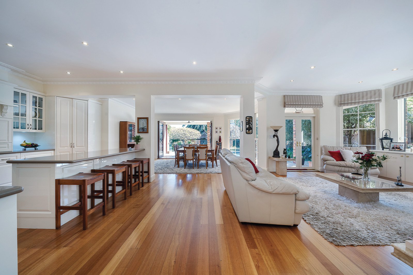 2 Berkeley Court, Kew - Thumbnail 2