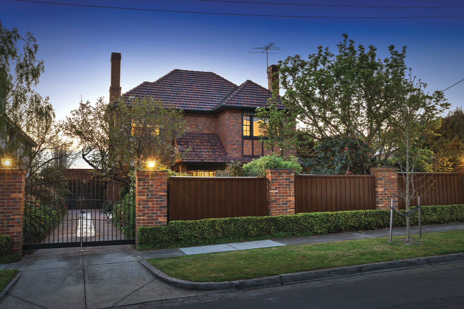 2 Berkeley Court, Kew - Image 1