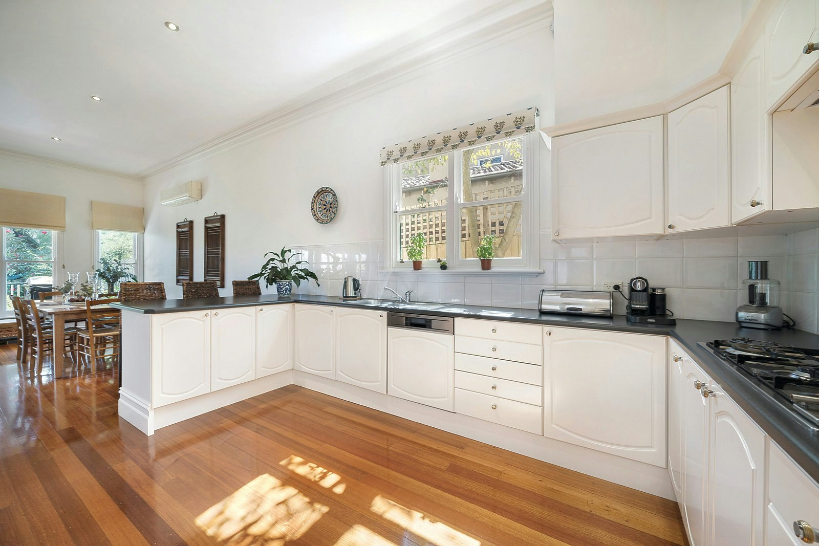 41 Mangarra Road, Canterbury, VIC