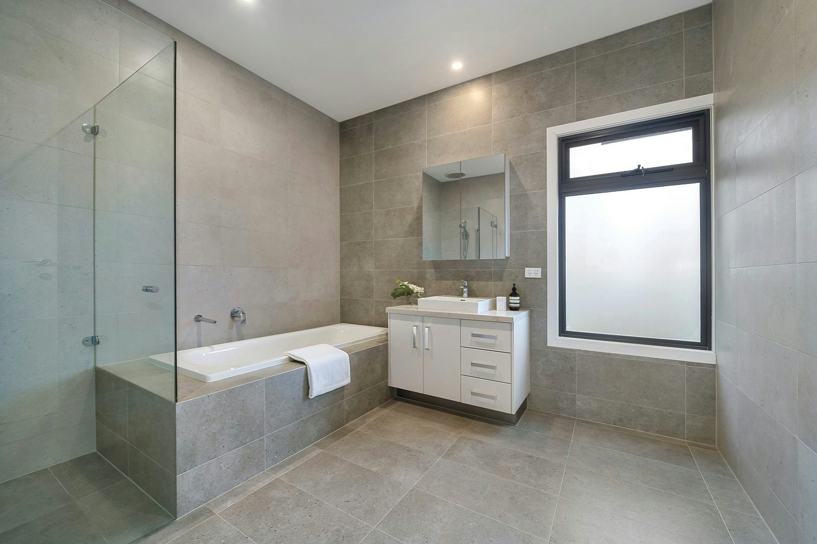 2/124 Harp Road, Kew, VIC