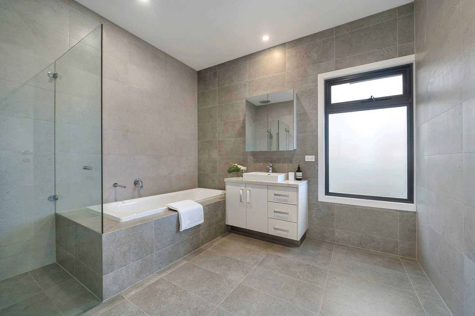 2/124 Harp Road, Kew, VIC