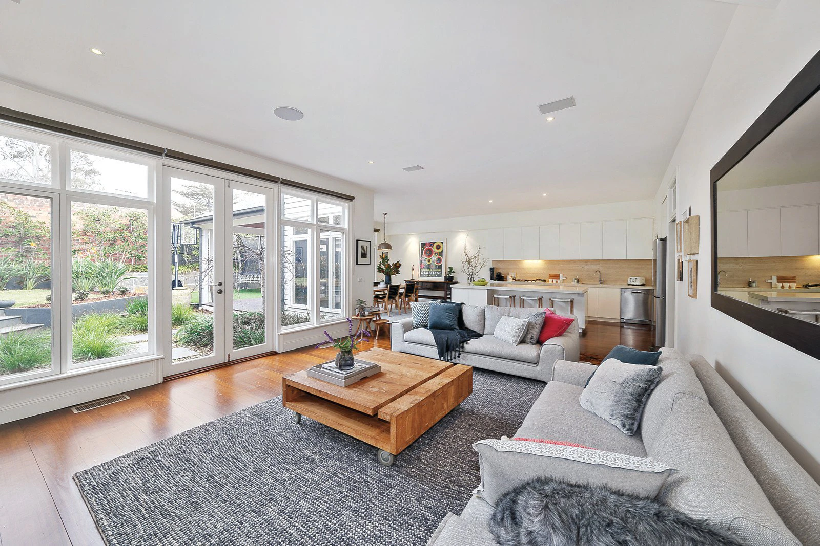 8 Thistle Street, Surrey Hills, VIC